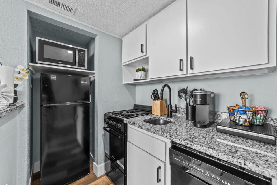 Gather in the heart of the condo—a cozy kitchen perfect for cooking, snacking, and connecting.