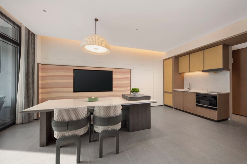 2 King 1 Twin 2 Bedroom Villa Courtyard Access | 1 bedroom, down comforters, desk, laptop workspace