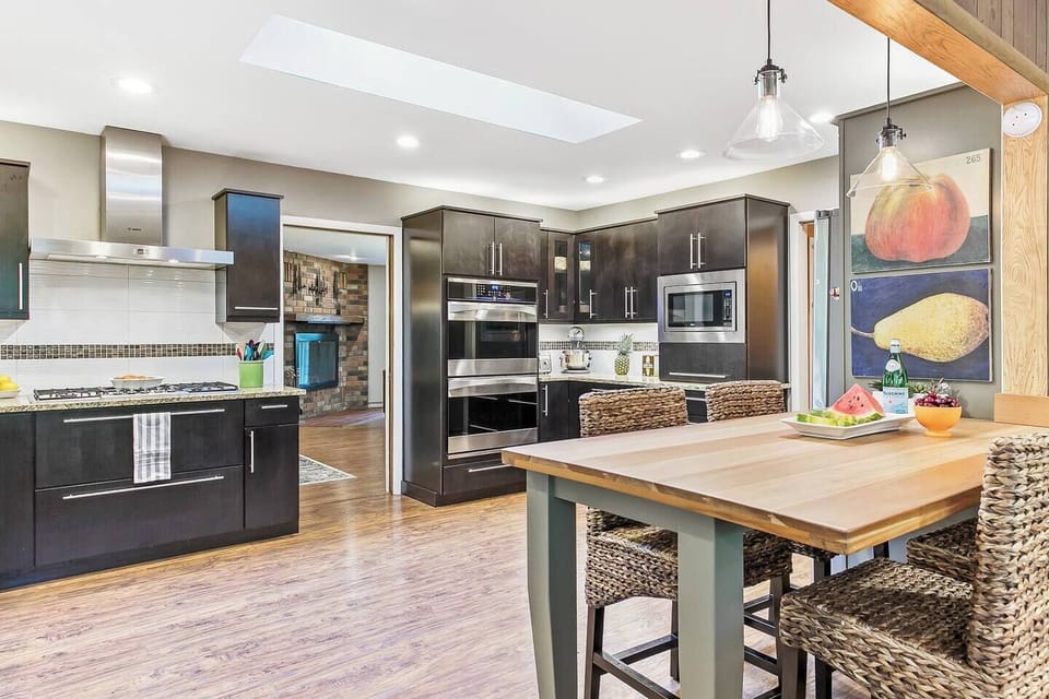 Full kitchen with everything a chef could need!