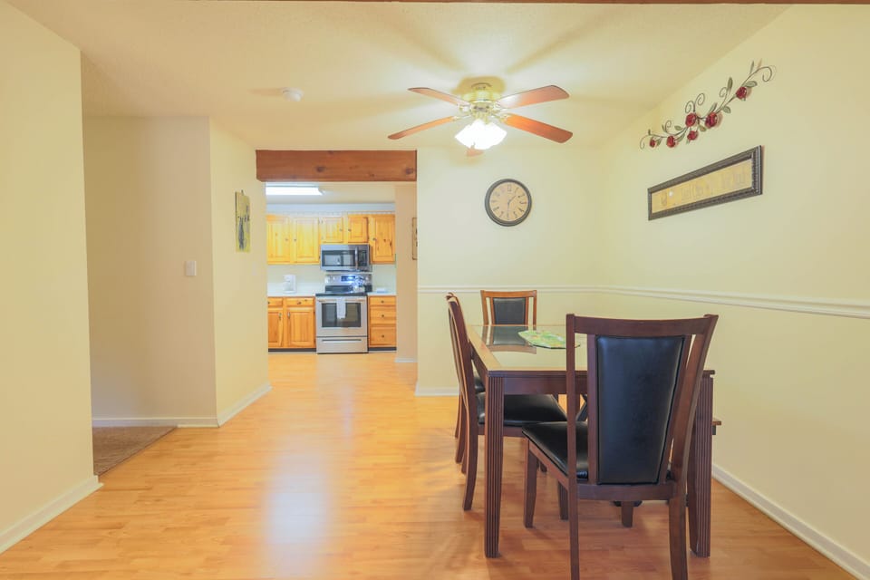 Dining area to hall