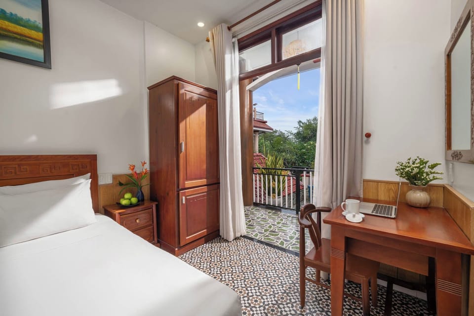 Deluxe Room, City View | Blackout drapes, free WiFi, wheelchair access