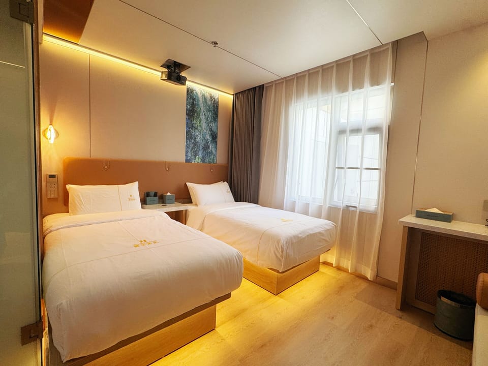 Superior Twin Room | Memory foam beds, minibar (free items), desk, laptop workspace