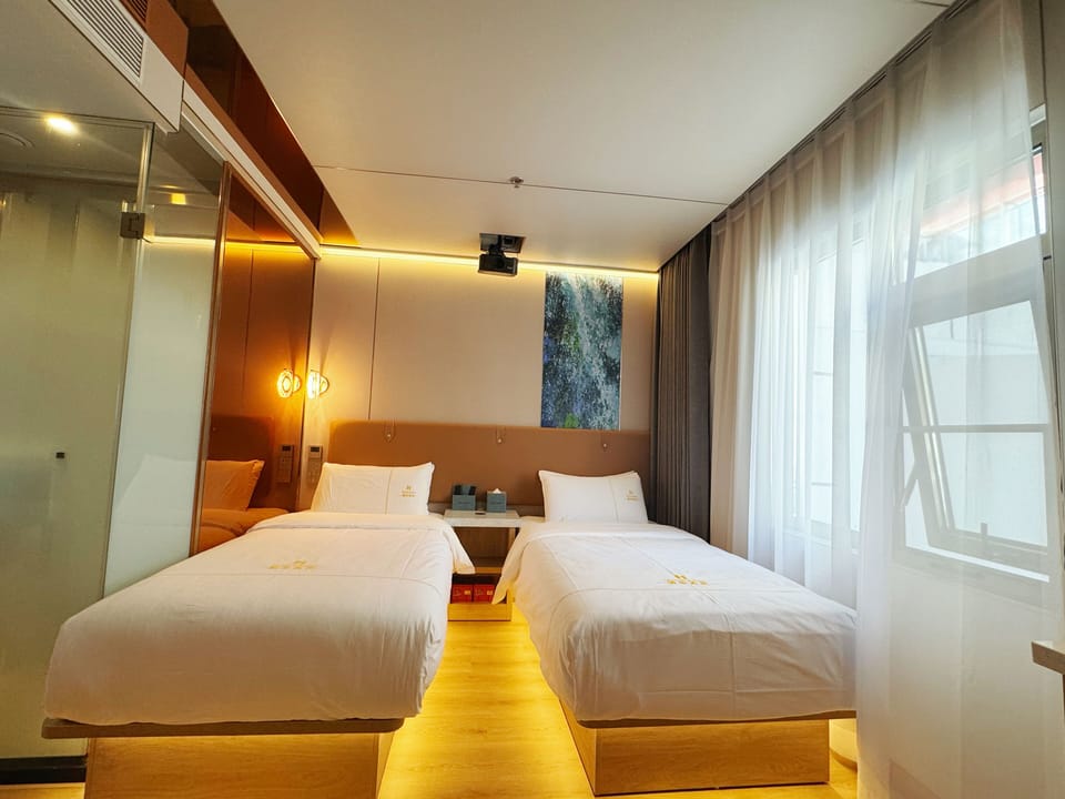 Superior Twin Room | Memory foam beds, minibar (free items), desk, laptop workspace
