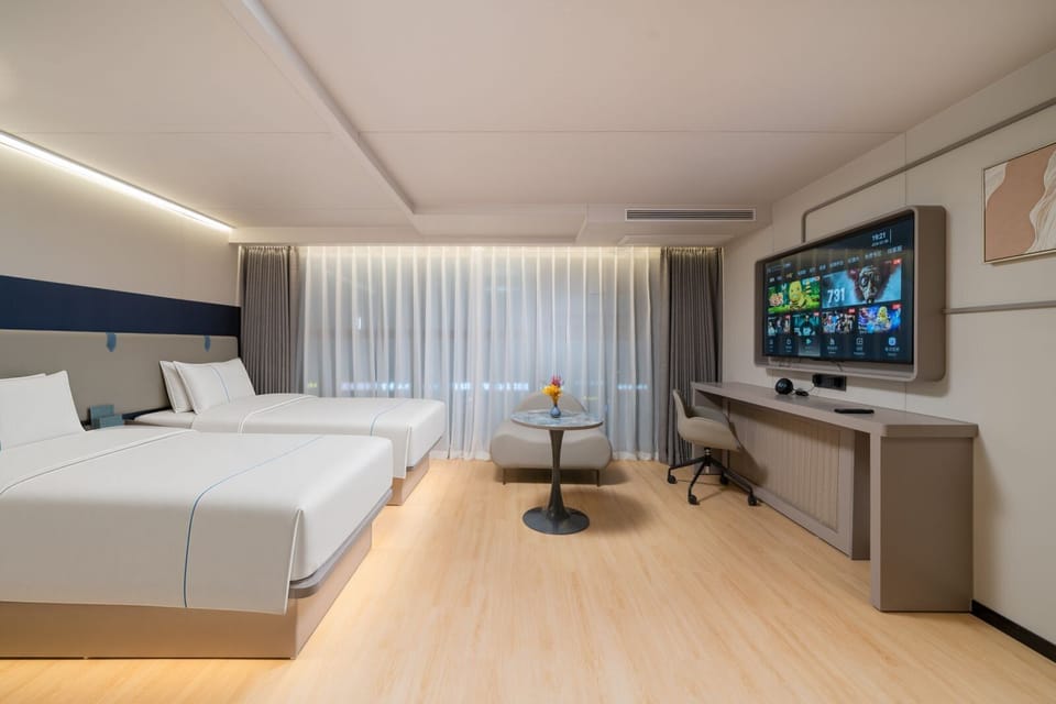 Comfort Double Room | Minibar (free items), WiFi (free), bed sheets