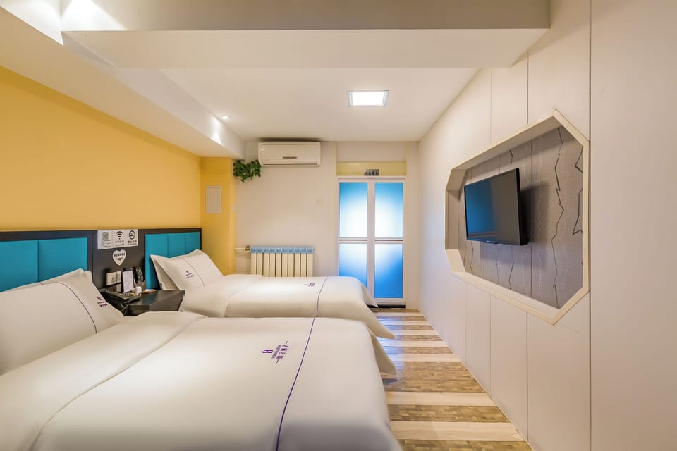 Comfort Double Room | WiFi (free), individually decorated, bed sheets