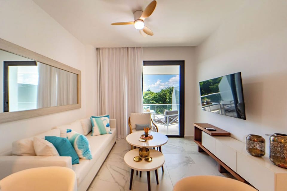 Single Loft Best Pool Views! Cana Rock Star G-205 (1811)