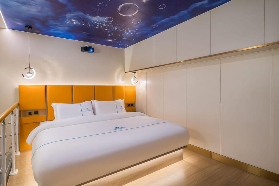 Superior Double Room, 1 King Bed, City View | Living area | 30-inch TV with cable channels