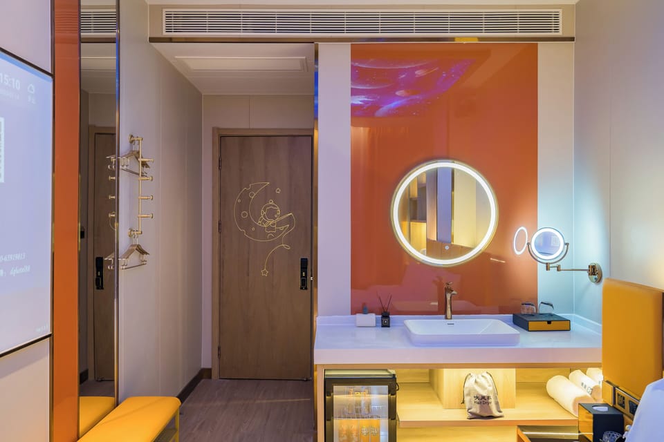 Basic Room | Bathroom | Shower, eco-friendly toiletries, hair dryer, slippers