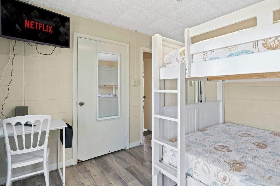 Relax in this spacious retreat with two queen beds (sleeps 4), a dedicated workspace, and a TV for your favorite shows. Perfect for work and relaxation #WorkAndRelax