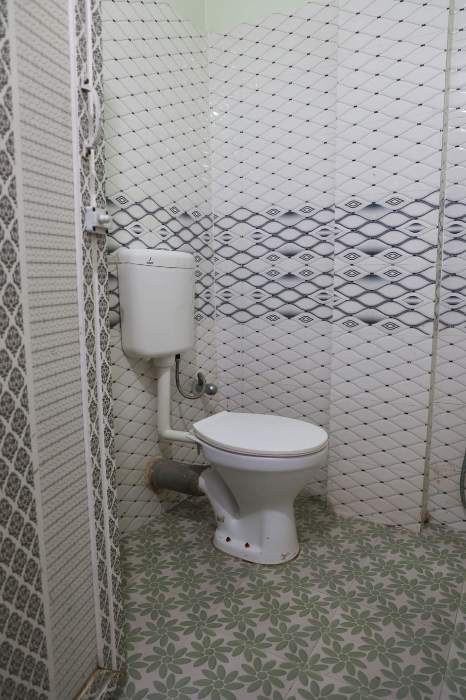Deluxe Double Room | Bathroom | Shower, towels, soap, shampoo