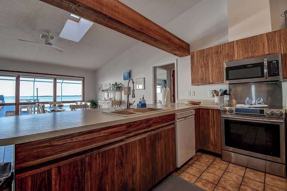 Your kitchen oasis awaits! From the stainless steel finishes to the organized layout, this full kitchen has everything you need to prepare, cook, and enjoy memorable meals #CookWithLove







