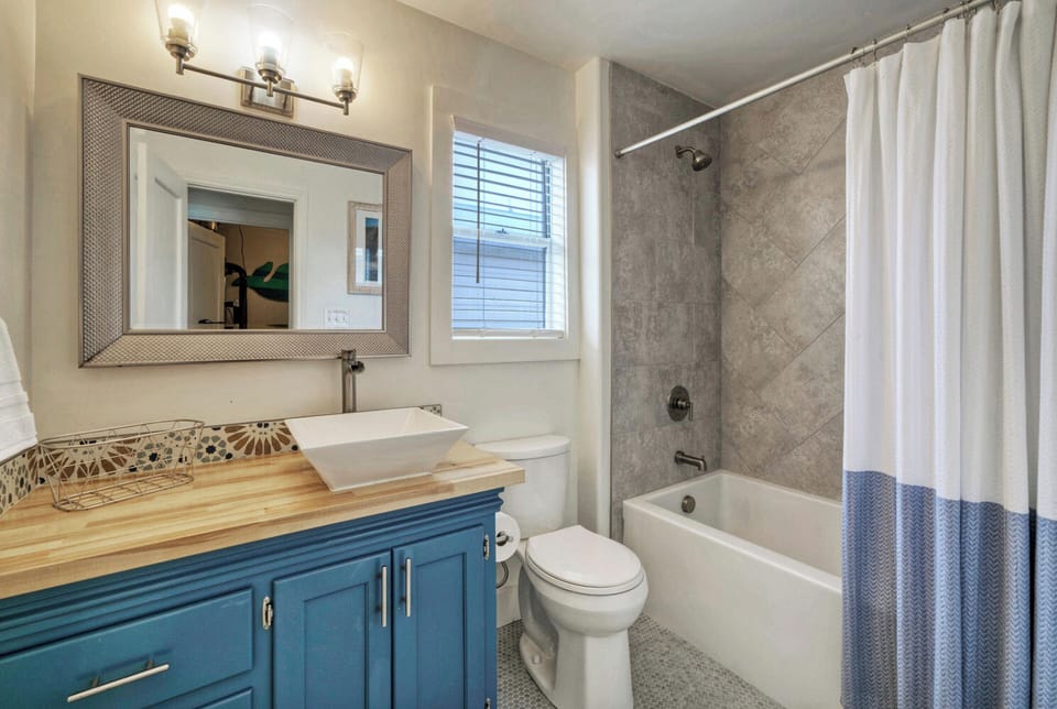 Bathroom 1 (Kenna's Kabana).