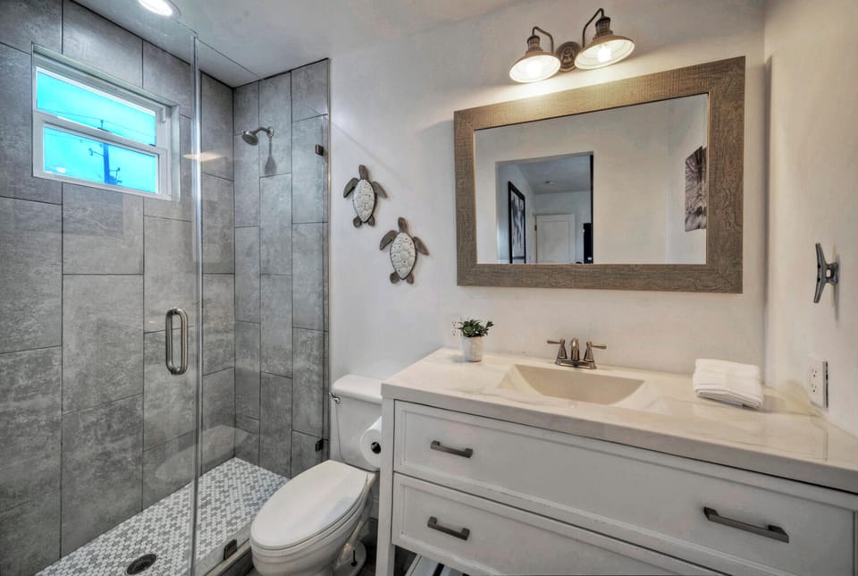 Bathroom 2 (Kenna's Kabana).