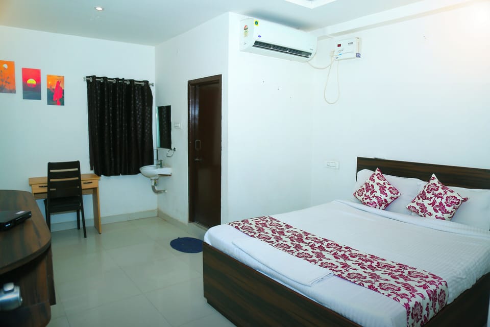 Basic Double Room | Desk, laptop workspace, free WiFi