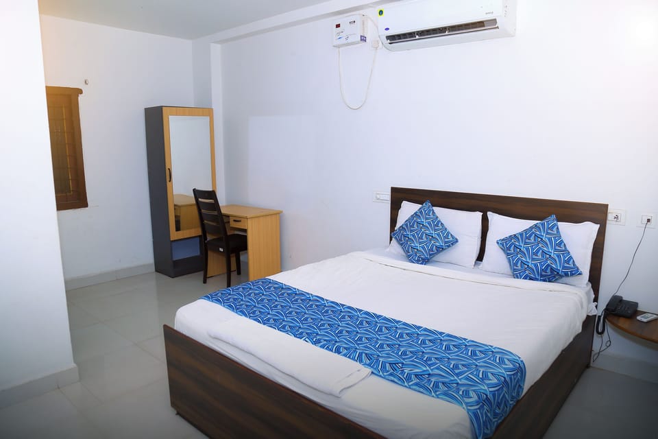 Basic Double Room | Desk, laptop workspace, free WiFi
