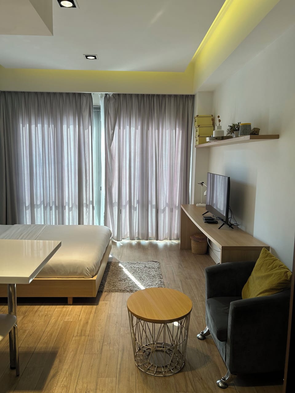 Deluxe Studio, Pool View | Iron/ironing board, WiFi (free)