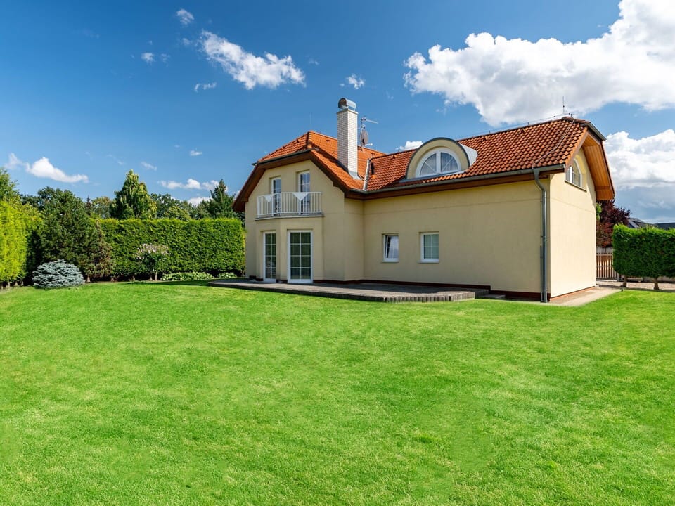 Grass, House, Home, Shrub, Residential Area, Roof, Land Lot, Lawn, Garden, Cottage