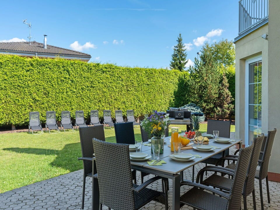 Residential Area, Urban Design, Apartment, Landscaping, Estate, Balcony, Villa, Mansion