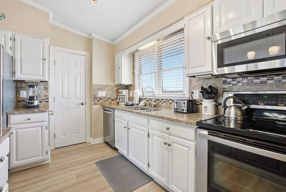 Full Kitchen