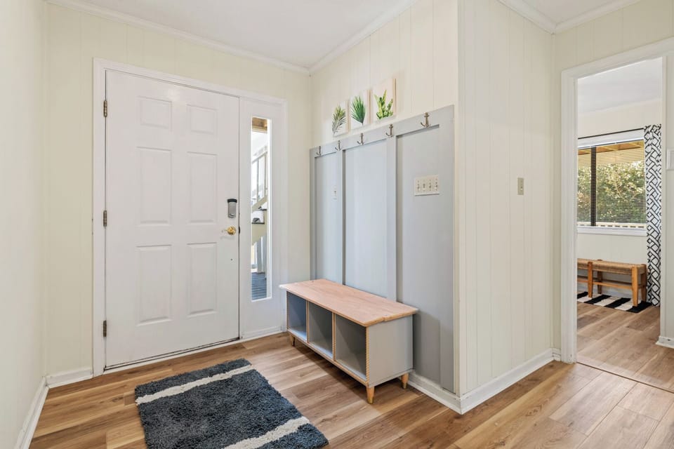 Second Level Entry Way
