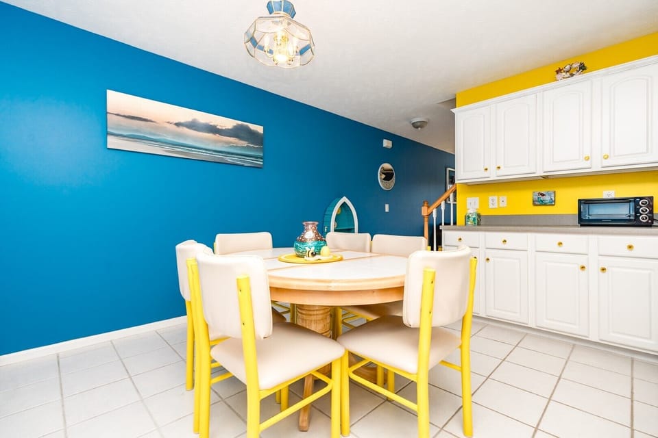 Dining Seats 6