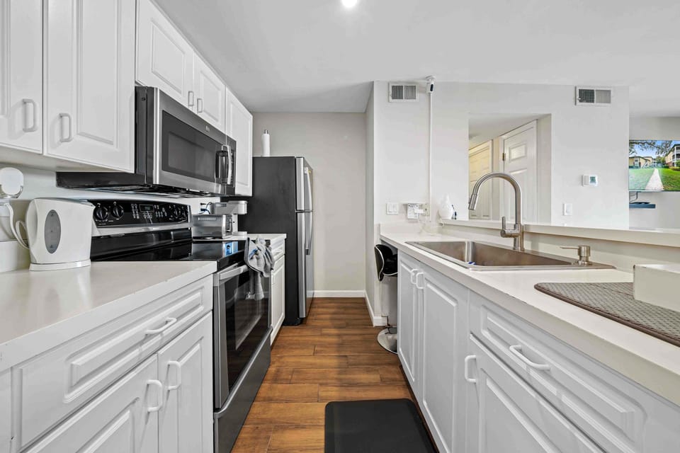 Condo, 1 Queen Bed, Balcony (The Urban Oasis) | Private kitchen | Fridge, microwave, oven, stovetop