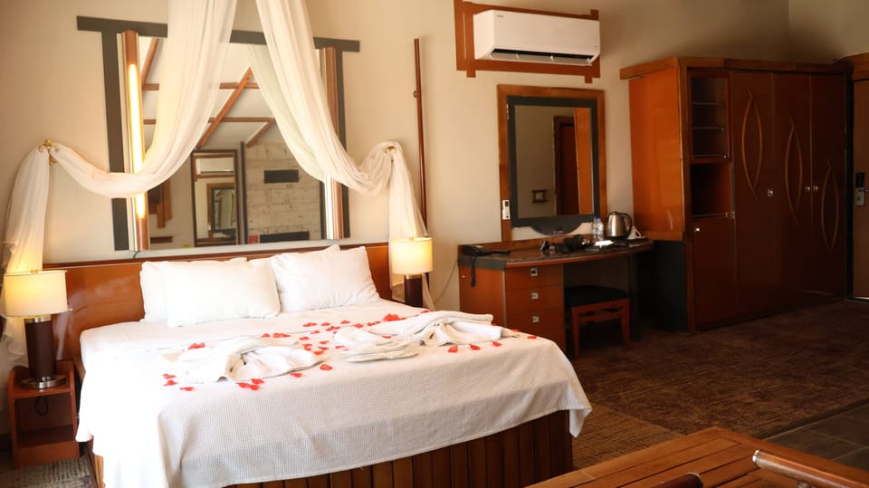 Studio Suite, 1 King Bed, Smoking, Sea View | Frette Italian sheets, premium bedding, down comforters, minibar