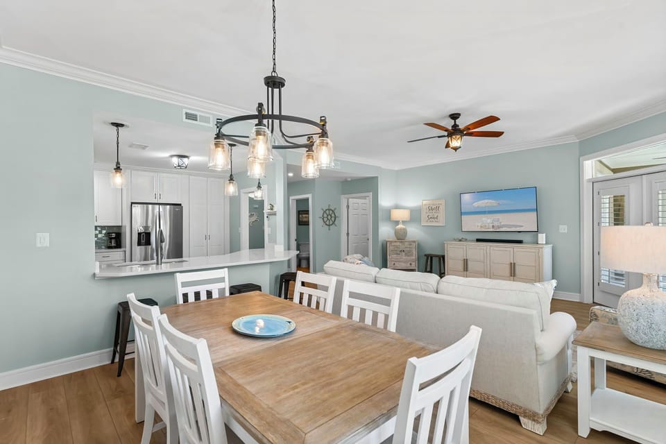 Open Concept Dining, Living & Kitchen Areas