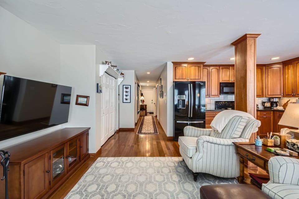 Condo, 2 Bedrooms | Living area | Smart TV