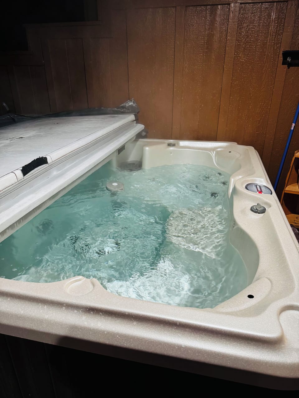 Indoor spa tub