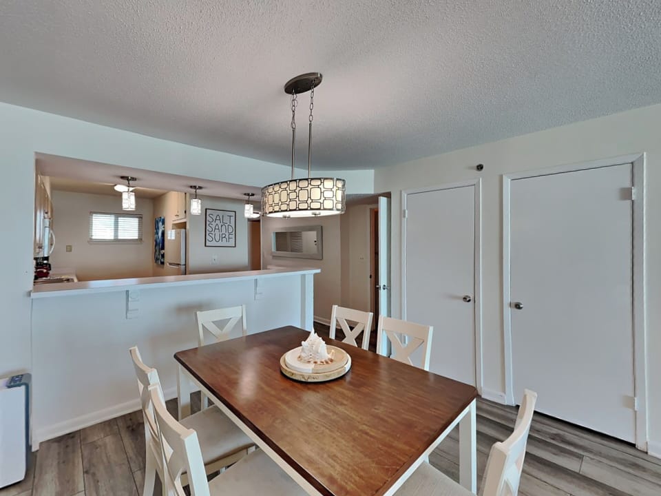 Dining Area - Table for Six