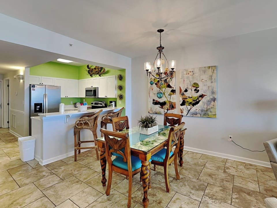 Dining Area - Table and Bar Seating