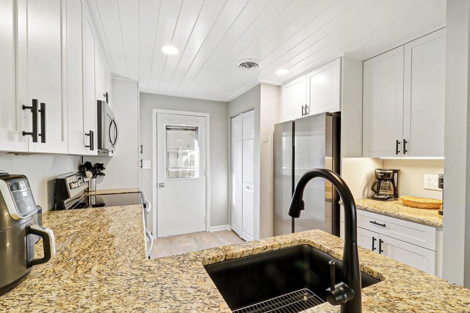 520 Queens Grant | Kitchen - 520 Queens Grant | Kitchen