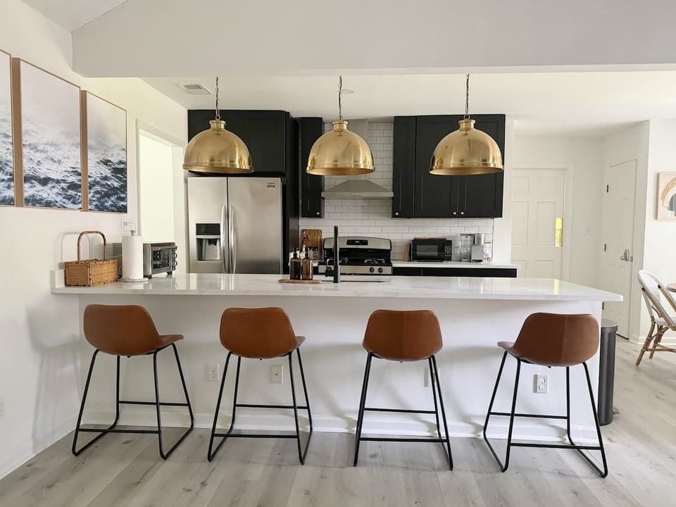With additional seating at the kitchen counter, as well as the breakfast nook, there is more than enough seating for everyone!