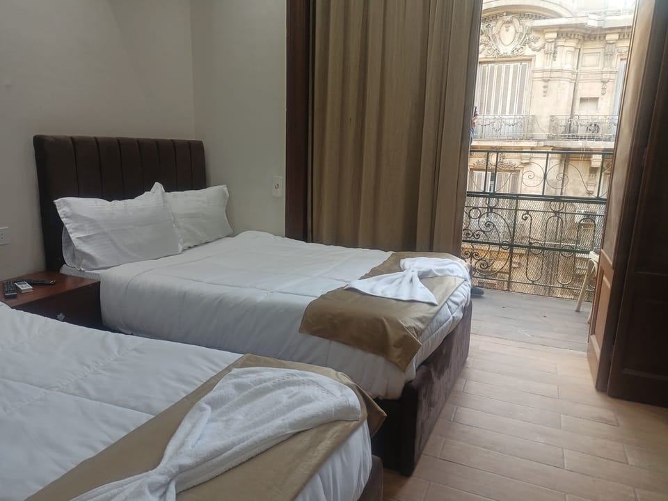 Minibar, blackout drapes, free WiFi, bed sheets