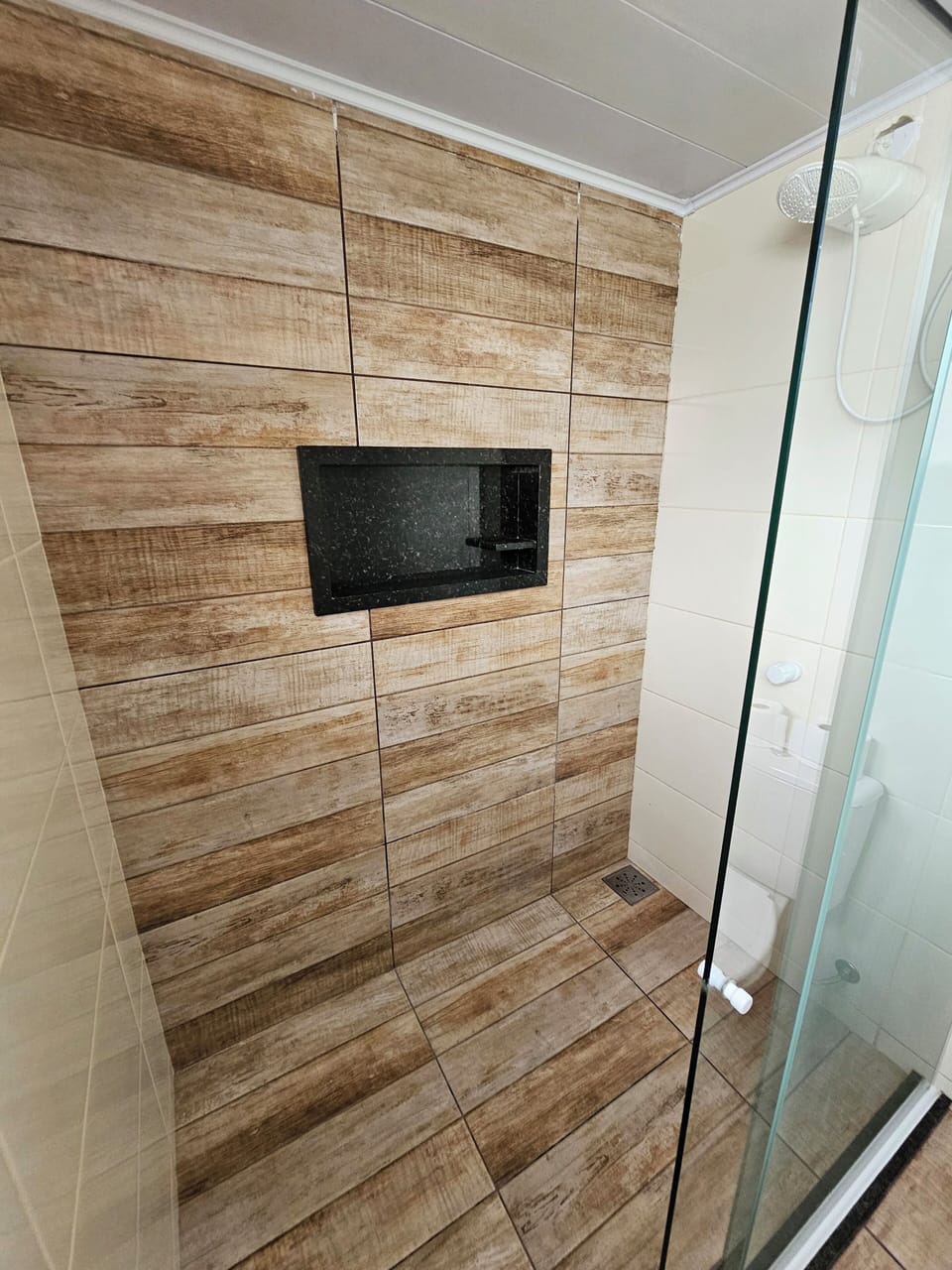Family Room | Bathroom | Shower, towels, toilet paper