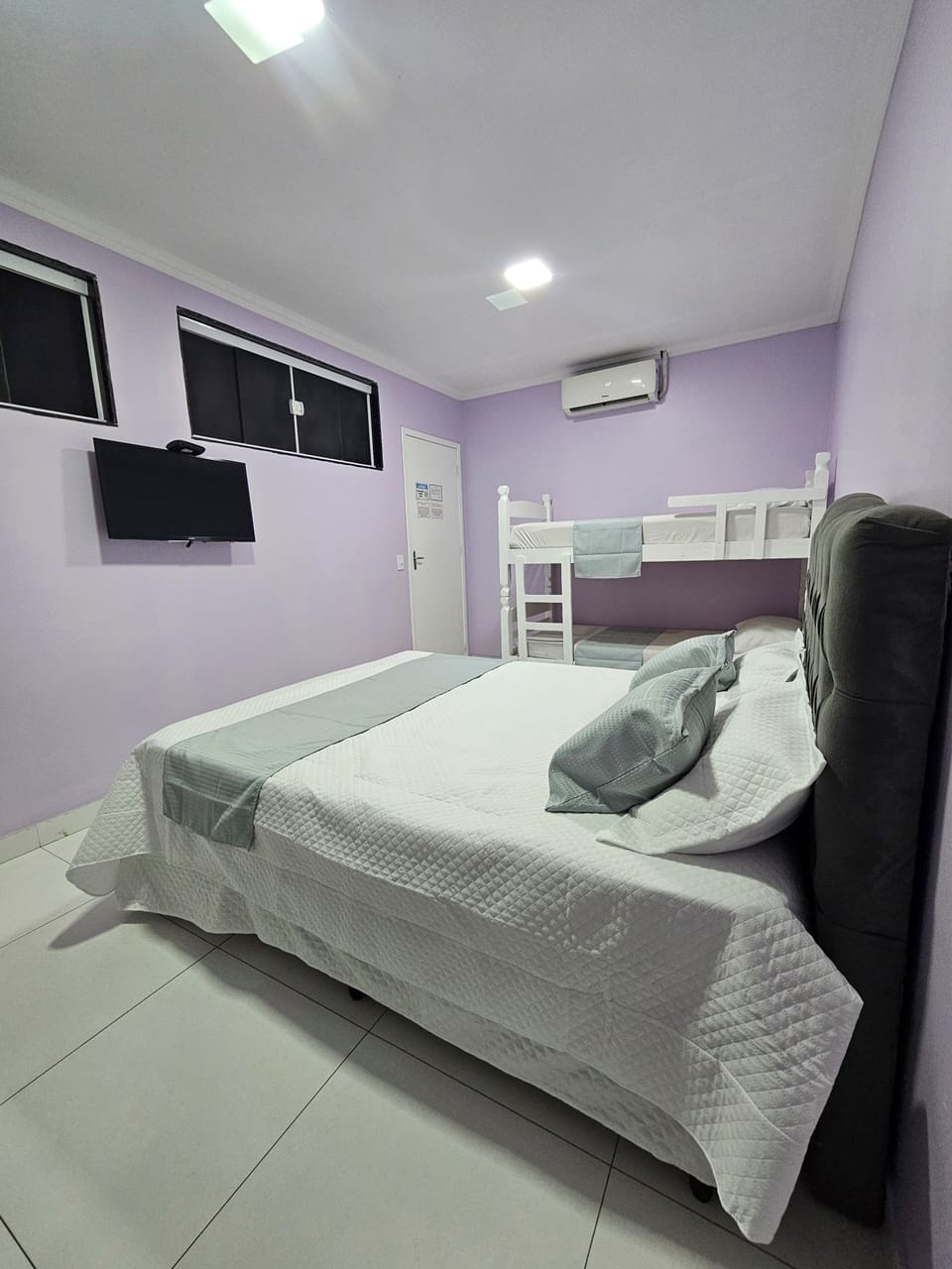 Family Room | Laptop workspace, free WiFi