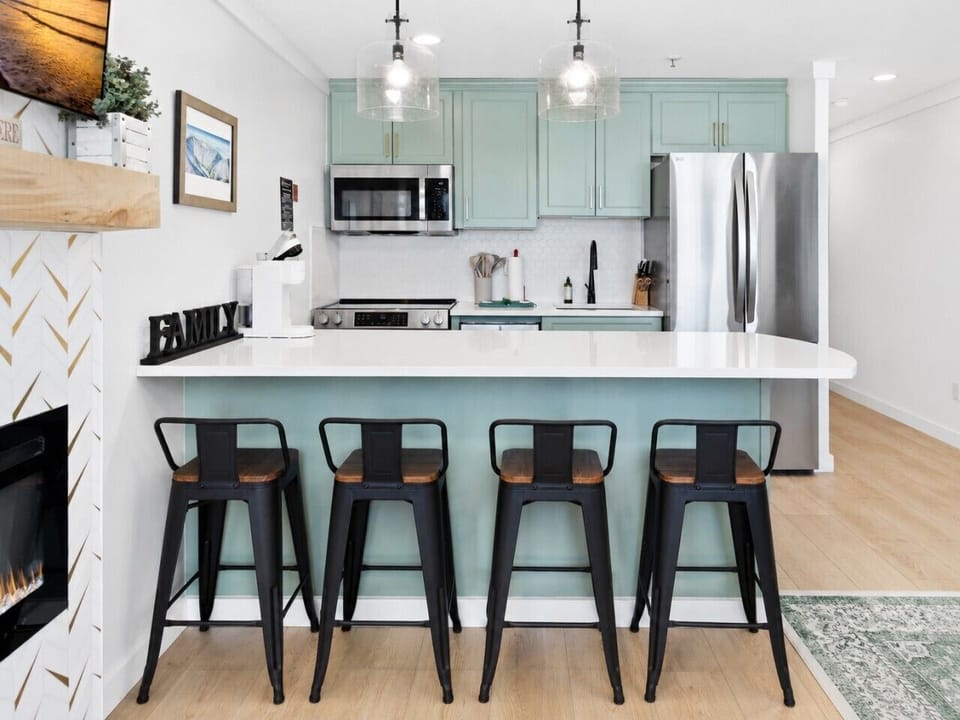 Kitchen Island with barstools