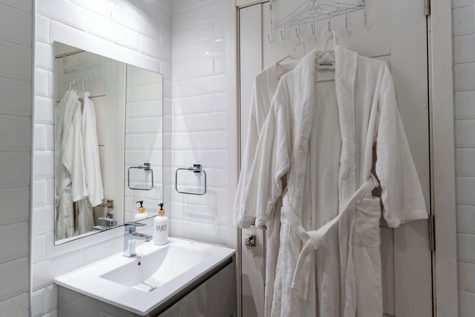 Luxury Apartment, City View | Bathroom