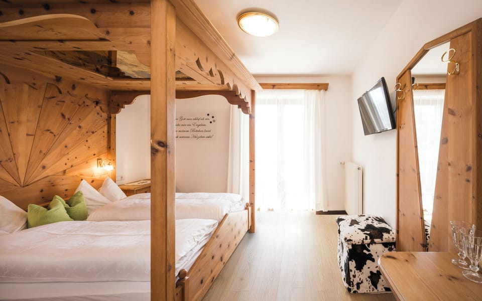 Comfort Double Room, Mountain View | In-room safe, desk, blackout drapes, free WiFi