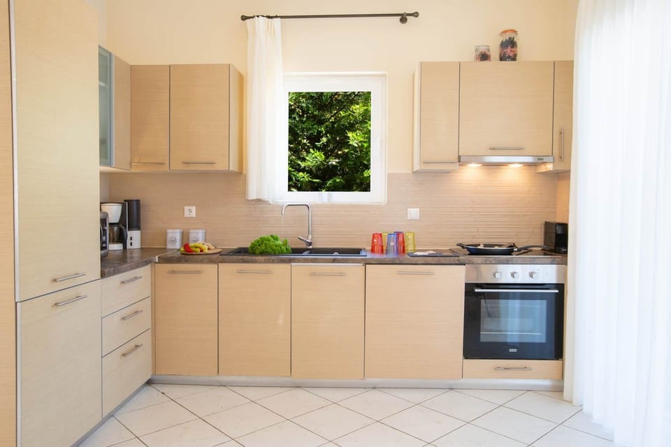 Kitchen (2)