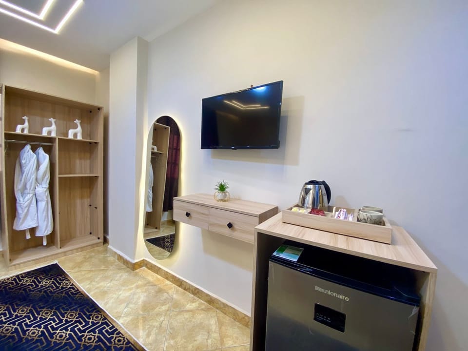 Triple Room, Mountain View | Hypo-allergenic bedding available, minibar, laptop workspace