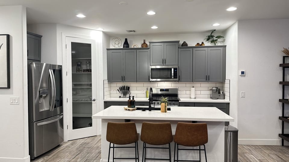 Kitchen, Large walk-In food pantry, Dishwasher, fridge, oven/stove, microwave.