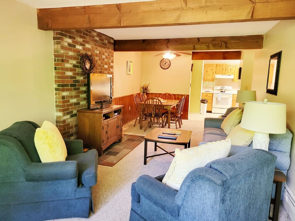 View of living area to kitchen