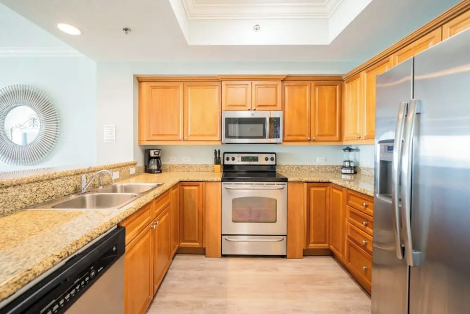 Seawind 1407, Gulf Shores, Alabama Sleeps 8. Managed by Island Rentals