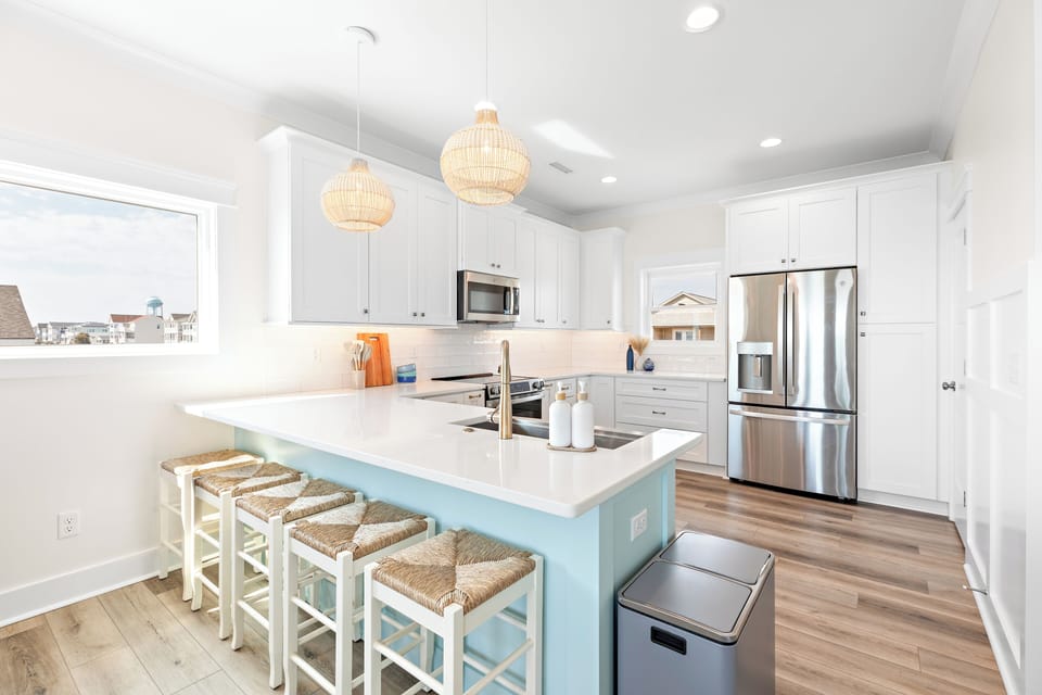 Fully stocked kitchen for all cooking needs