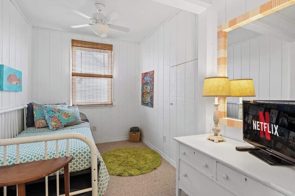 Maximize space and comfort with this versatile trundle bed featuring two twin-sized beds—perfect for extra guests or a cozy sleepover setup #TrundleBed