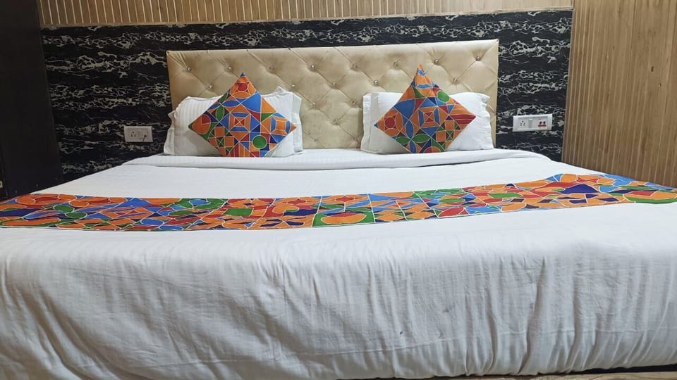 Standard Double Room | Desk, blackout drapes, iron/ironing board, free WiFi