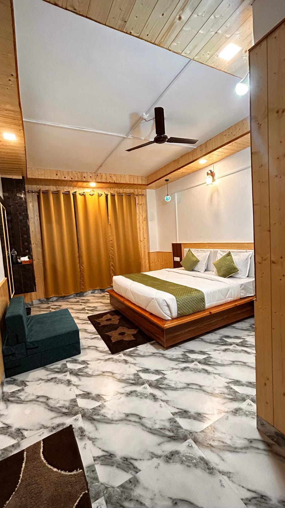 Deluxe Single Room | Blackout drapes, WiFi (free)