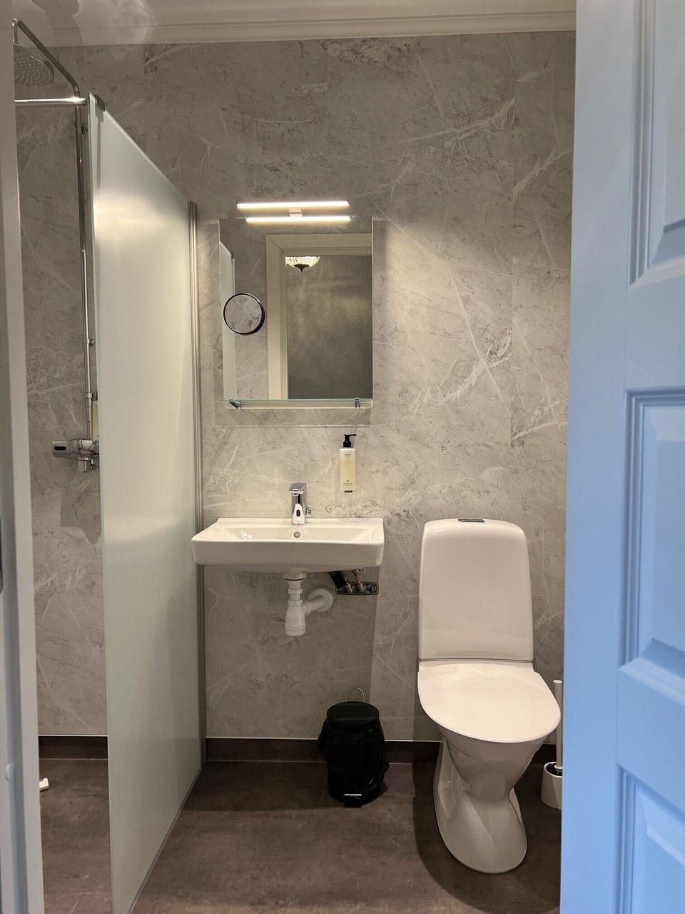 Shower, towels, soap, shampoo